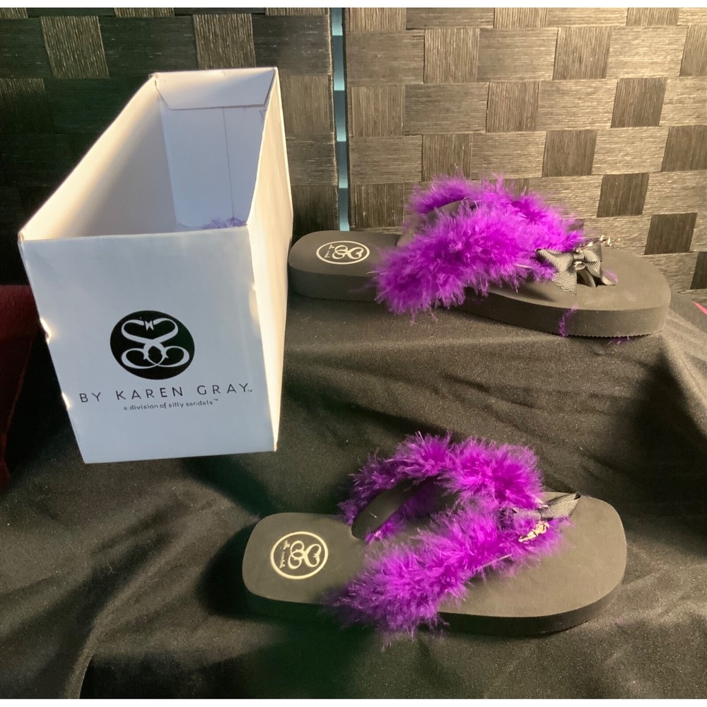 SANDAL BY KAREN GRAY SIZE 7-8 BLACK WITH PURPLE FEATHERS AND CHARM NIB